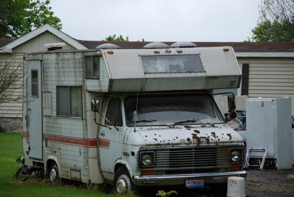 Picture of inoperable/abandoned RV